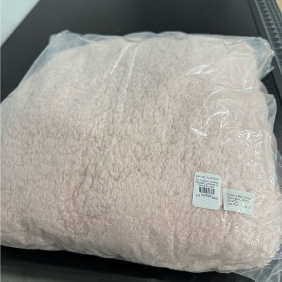 OVERSIZED PB Kids Anywhere Chair Sherpa Chair Cover - COVER ONLY! - Picture 4 of 4